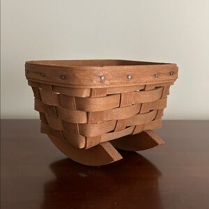 Vintage 1980s Longaberger small cradle basket